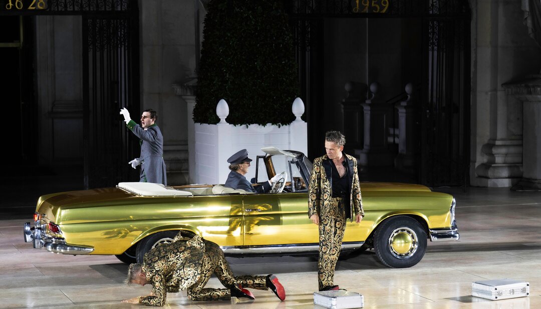 Jedermann 2024: Philipp Hochmair (Jedermann), Kristof Van Boven (Mammon) | © Salzburger Festspiele / Monika Rittershaus