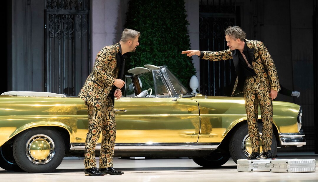 Jedermann 2024: Philipp Hochmair (Jedermann), Kristof Van Boven (Mammon) | © Salzburger Festspiele / Monika Rittershaus