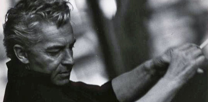 Herbert von Karajan beim Dirigieren | © Siegfried Lauterwasser 