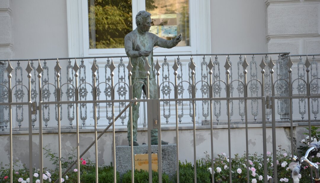 Statue of Herbert von Karajan  | © Tourismus Salzburg GmbH / S. Prommegger