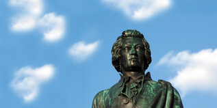 Mozart statue on the Mozart square in Salzburg | © Tourismus Salzburg