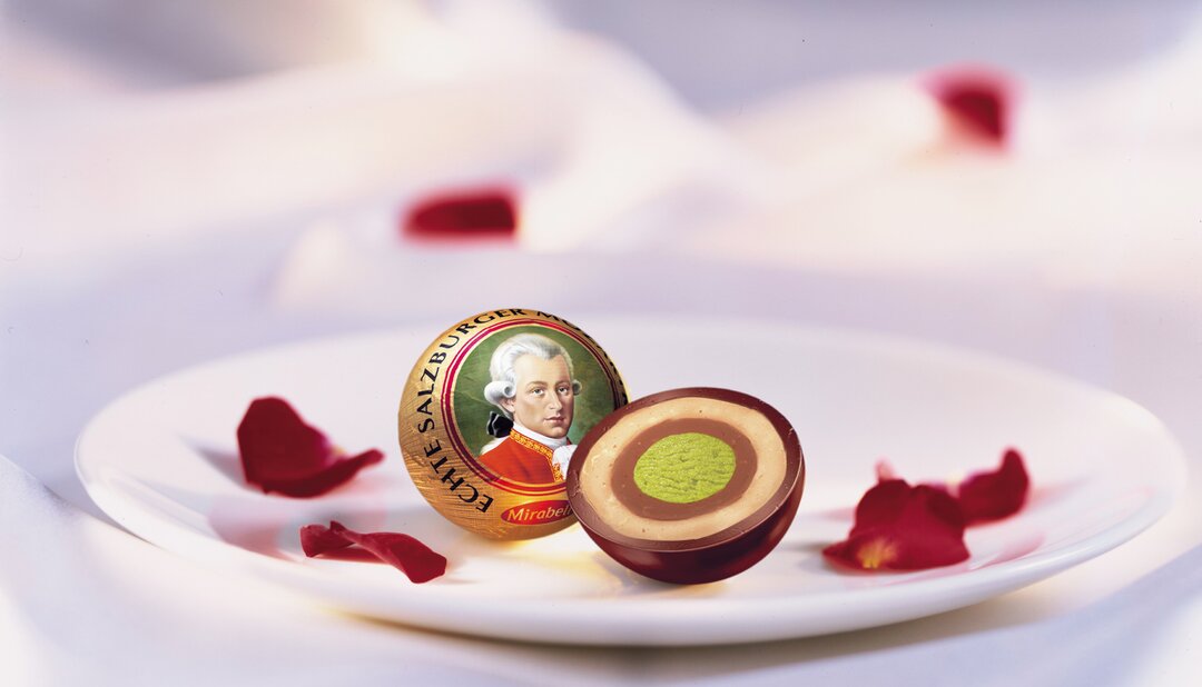 Mozart Ball on a plate | © Tourismus Salzburg