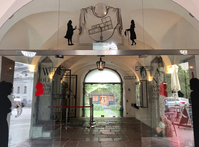 Entrance to the Mozart Residence and Magic Flute House | © Tourismus Salzburg GmbH / K. Brugger