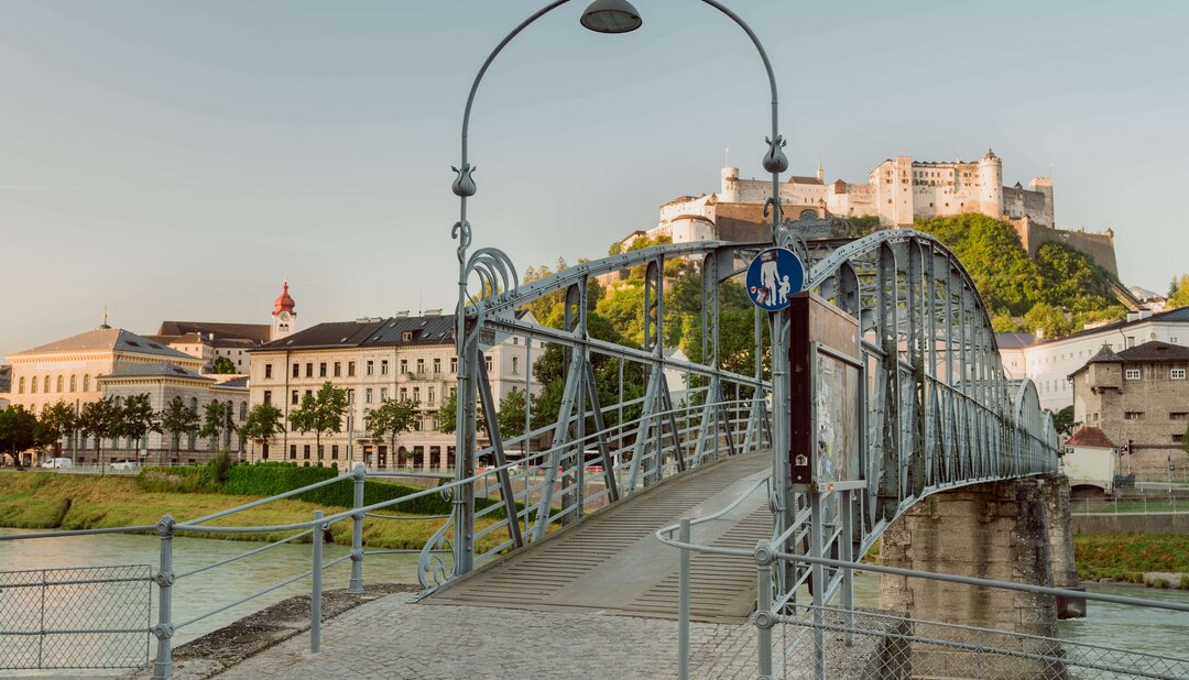 Sound-of-Music filming location and popular photo spot: Salzburg's Mozartsteg | © Tourismus Salzburg / P. Langwallner