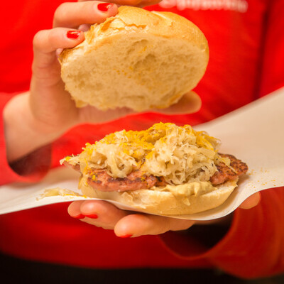 Salzburg Christkindlmarkt: Haunsberger from the family Muckenhammer  | © Salzburger Christkindlmarkt - neumayr.cc