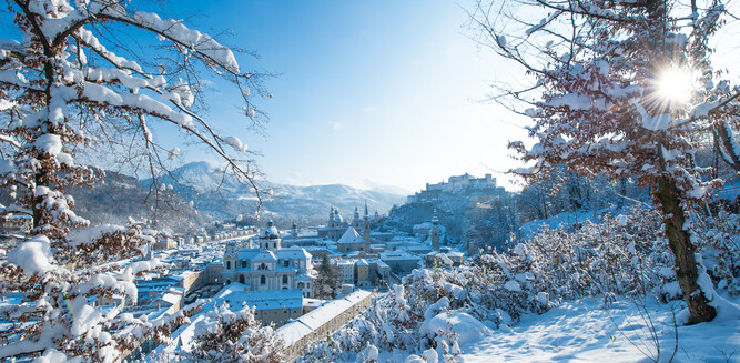 Wonderful view of Salzburg's oldtown from the Mönchsberg | © Tourismus Salzburg