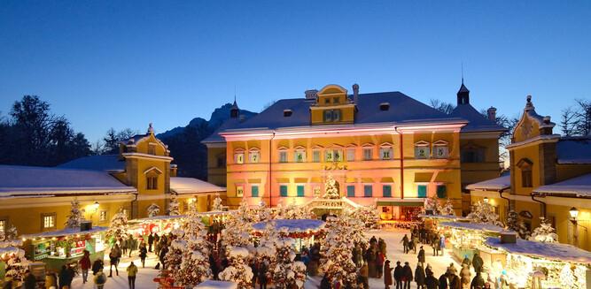 romantic christmas market in Hellbrunn near Salzburg | © Roland Zauner