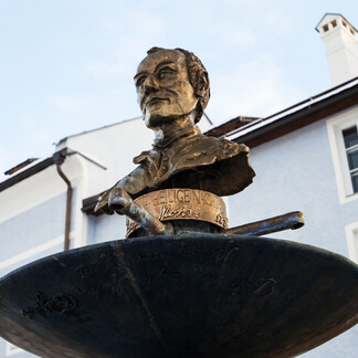 Josef Mohr fountain in Mariapfarr | © SalzburgerLand Tourismus