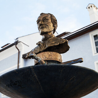 Josef Mohr fountain in Mariapfarr | © SalzburgerLand Tourismus