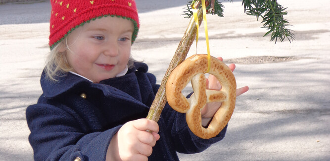 Palmbuschen binden beim Salzburger Heimatwerk | © Salzburger Heimatwerk