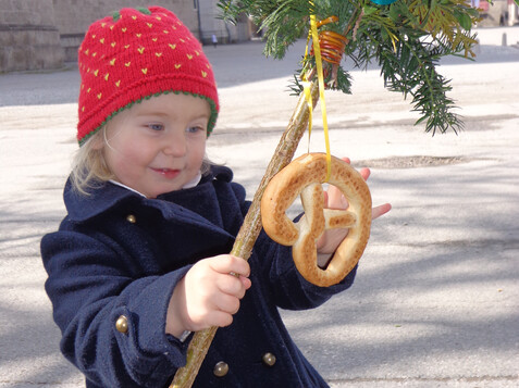 Palmbuschen binden beim Salzburger Heimatwerk | © Salzburger Heimatwerk
