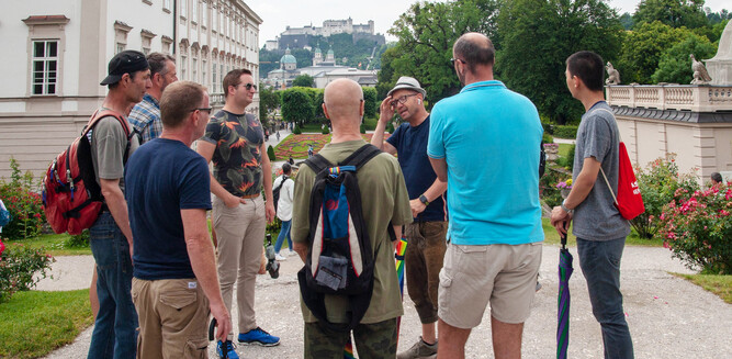 LGBT - Guided tour with view over the Mirabell Gardens to the Hohensalzburg Fortress | © Clemens Pfeiffer
