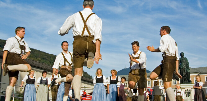 Folk dance on Rupertikirtag | © Tourismus Salzburg GmbH