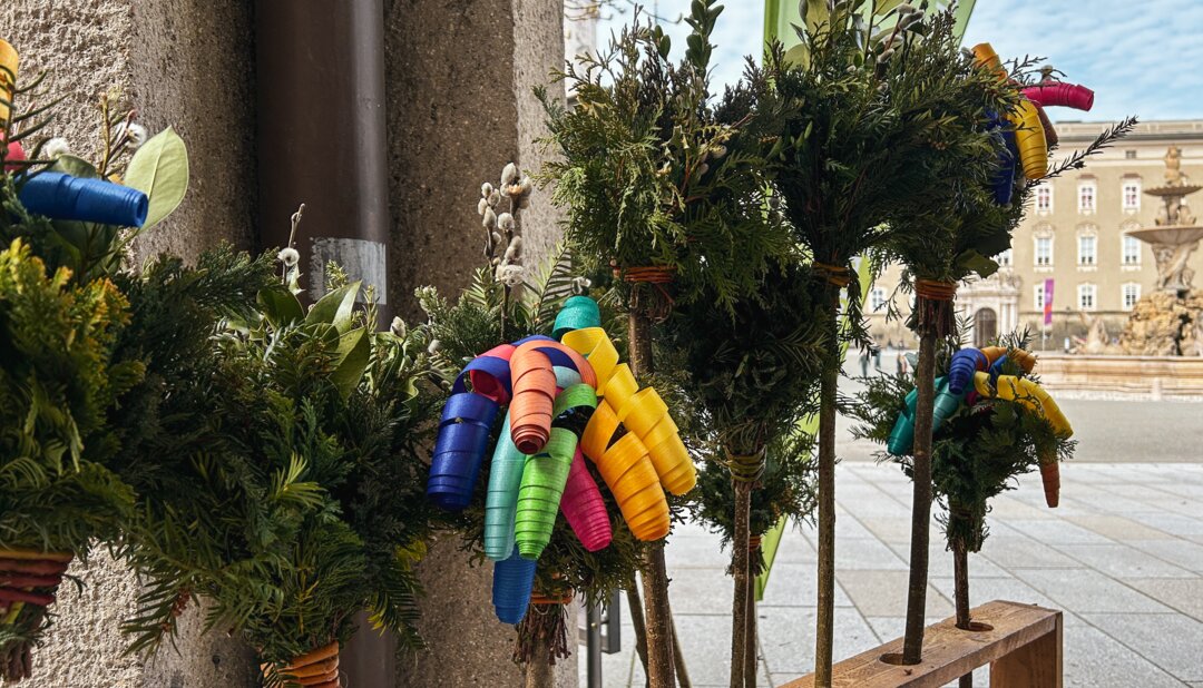 Palmbuschen binden beim Heimatwerk | © Tourismus Salzburg / B. Brunauer