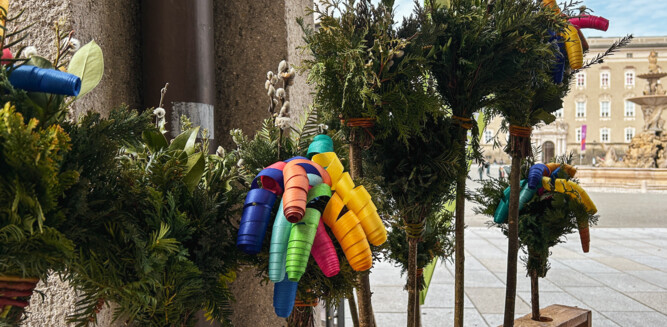 Palmbuschen binden beim Heimatwerk | © Tourismus Salzburg / B. Brunauer