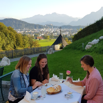 Eating some Salzburger Nockerl in Maria Plain | © Tourismus Salzburg