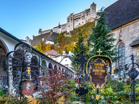 St. Peter's Cemetery with a View of Hohensalzburg Fortress | © Tourismus Salzburg GmbH / G. Breitegger