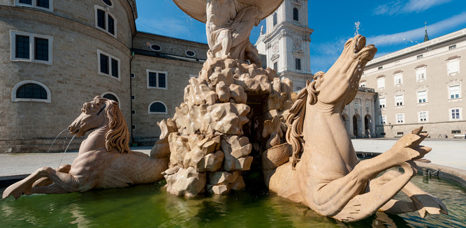 Residenzbrunnen on Residence Square | © Tourismus Salzburg GmbH