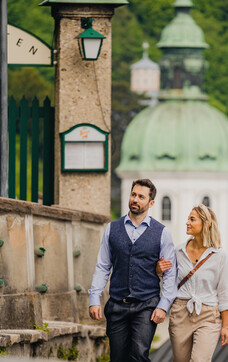 Couple at Stieglkeller in Salzburg | © Tourismus Salzburg GmbH