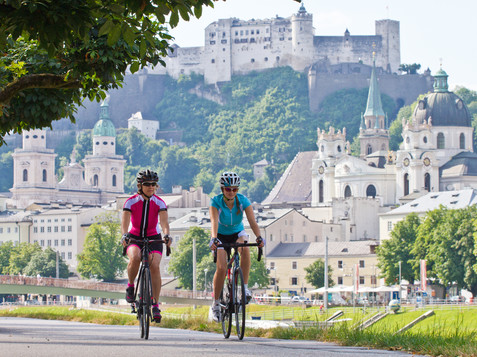 The Tauernradweg along the Salzach in the city of Salzburg | © Tourismus Salzburg