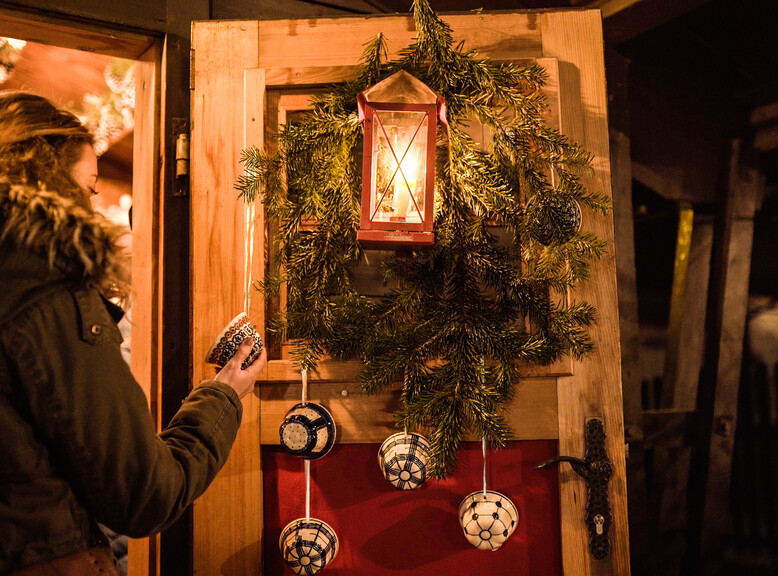 Hand crafts at Advent market in St. Leonhard | © Jonathan Forsthuber