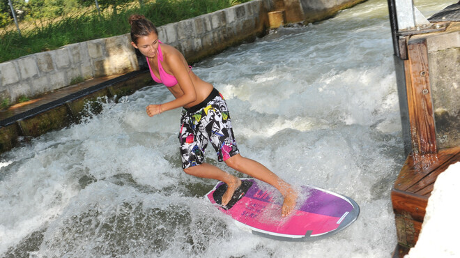 Surfing Wave at the Almkanal Salzburg  | © Stadt Salzburg/Johannes Killer 
