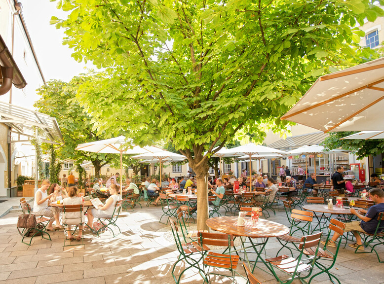 Beer garden at Stiegl Brauwelt | © Stiegl