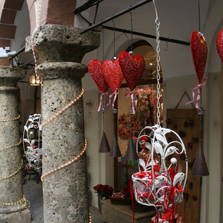 Salzburg’s Getreidegasse and its through-houses  | © Veronika Zangl MMPR