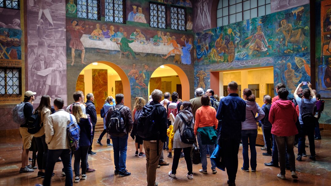 Eingangsbereich zu den Salzburger Festspielhäusern: Faistauer-Foyer | © knaro.at