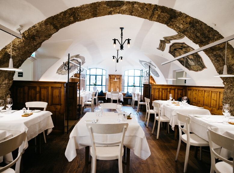 Vaulted restaurant in the Blauen Gans in Salzburg | © Blaue Gans