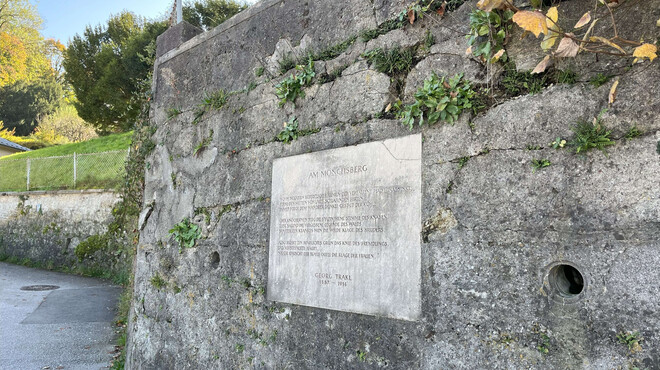 Poem plaque "On the Mönchsberg" in Salzburg | © Tourismus Salzburg / M. Appesbacher