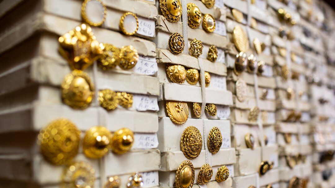 Knopferlmayer offers more than 3000 different buttons. | © Falstaff / Joerg Lehmann