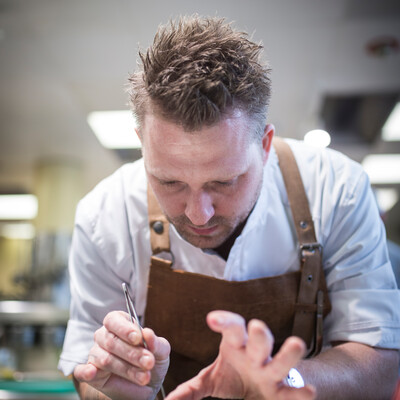Hangar 7 Gastkoch Nick Bril in Salzburg  | © Helge Kirchberger Photography  Red Bull Content Pool