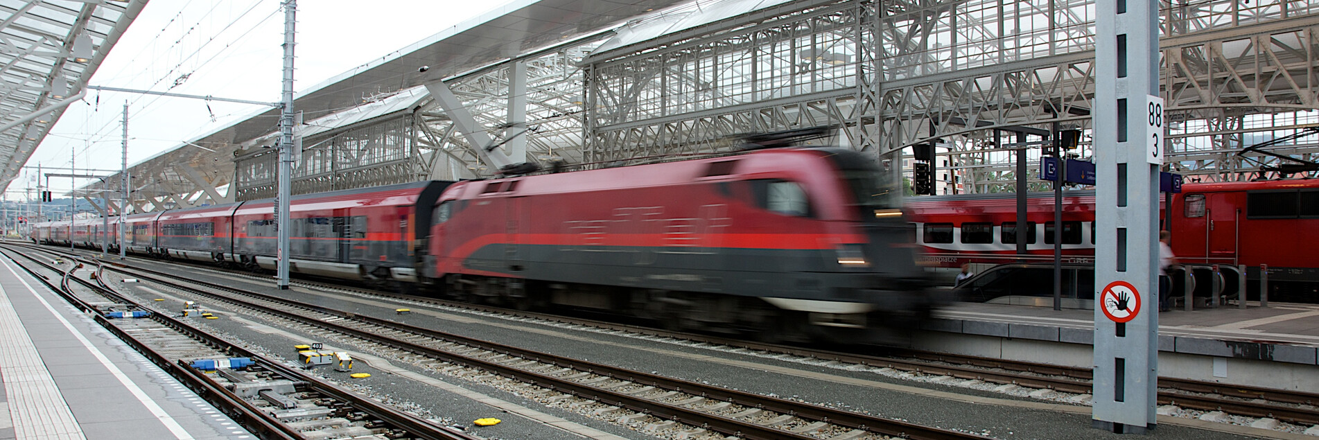 Trains at the Salzburg Main Station | © KKC e.U.