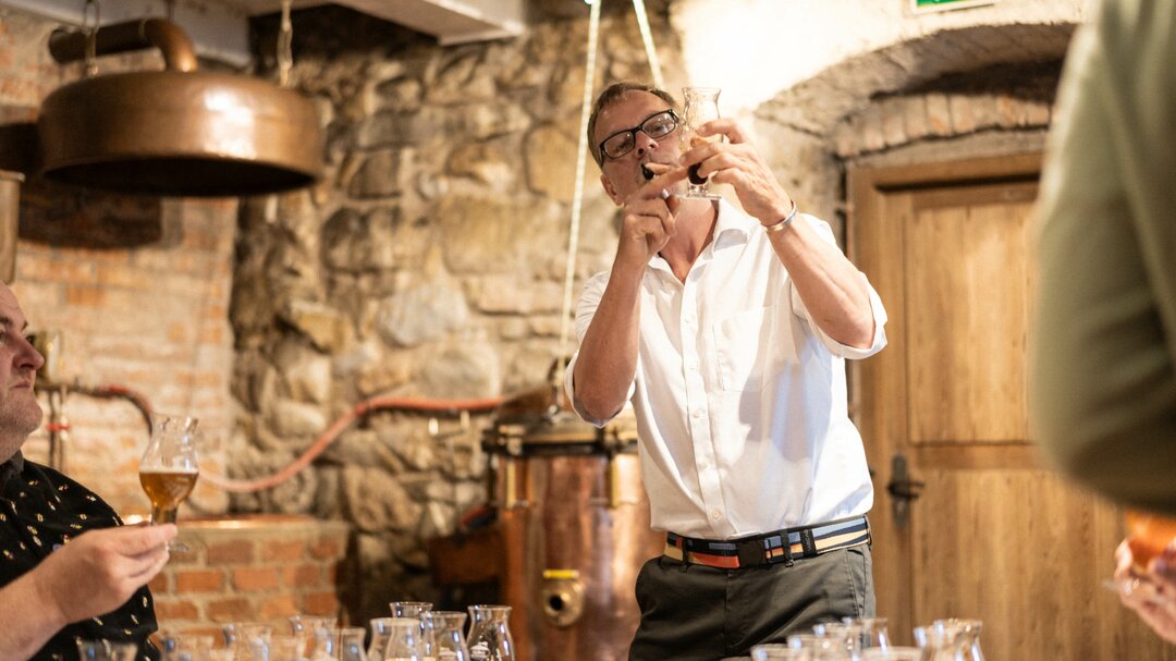 Biersommelier Axel Kiesbye in seinem Bierkulturhaus in Obertrum | © Tourismus Salzburg