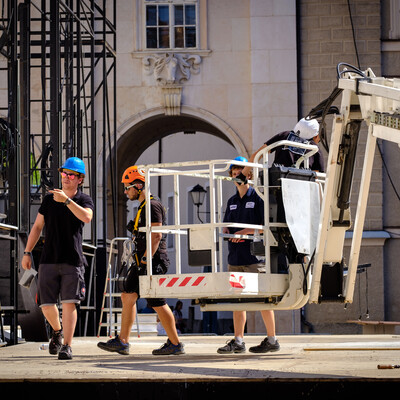 Construction of the Jedermann stage at Salzburg Cathedral Square | © knauseders.at