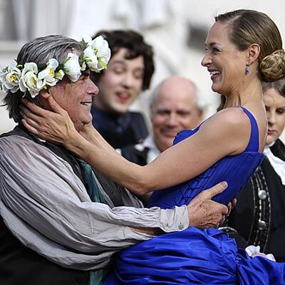 Jedermann Peter Simonischek and the Buhlschaft Sophie von Kessel | © APA - Barbara Gindl