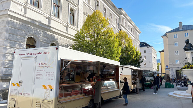 Farmers market at Kajetanerplatz in Salzburg | © zweibaum.at