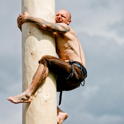 The Maypole Climber at the Stiegl brewery  | © Wildbild 