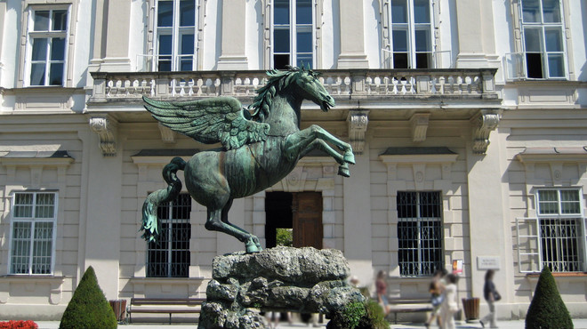 The Pegasus Fountain in the Mirabell Garden in front of the Mirabell Palace | © Tourismus Salzburg GmbH 
