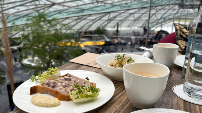Bisque, beef tartar and pâté en croûte, Mayday Bar, Hangar-7 | © Tourismus Salzburg GmbH / K. Brugger