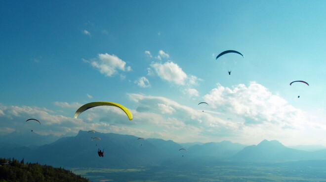 Paraglider at the Gaisberg over Salzburg  | © FlyMozart