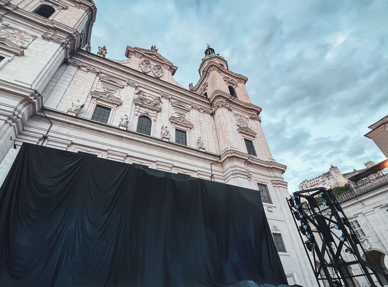In Inspector Merana's first case, the death of a celebrity causes a stir on the stage of the Cathedral Square. | © Tourismus Salzburg / B. Brunauer