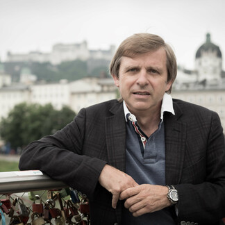Manfred Baumann likes to take his guests across the Marko Feingold bridge into Salzburg's historic city centre. | © Christian Streili