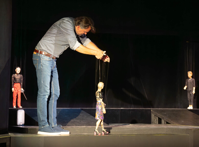 Great art: It takes years to learn how to guide the figures. | © Tourismus Salzburg