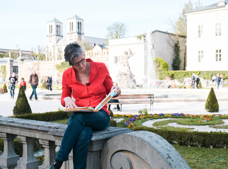 Conductor Elisabeth Fuchs in the Mirabellgarten in Salzburg | © Tourismus Salzburg GmbH / B. Brunauer