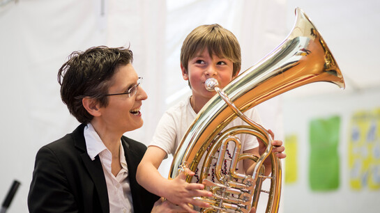 Elisabeth Fuchs and Gustav practicing  | © Erika Mayer
