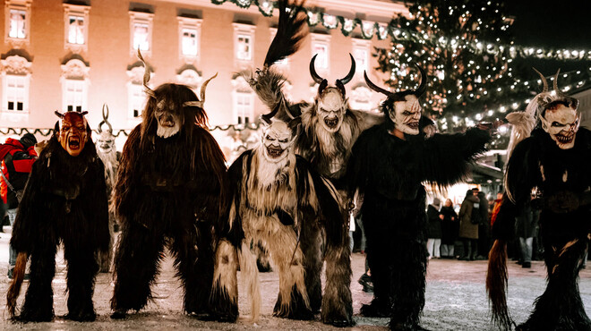 "Perchten" parade at Salzburg Christkindlmarkt | © Tourismus Salzburg