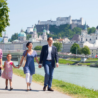 Walking at the Salzach | © Tourismus Salzburg