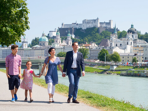 Walking at the Salzach | © Tourismus Salzburg